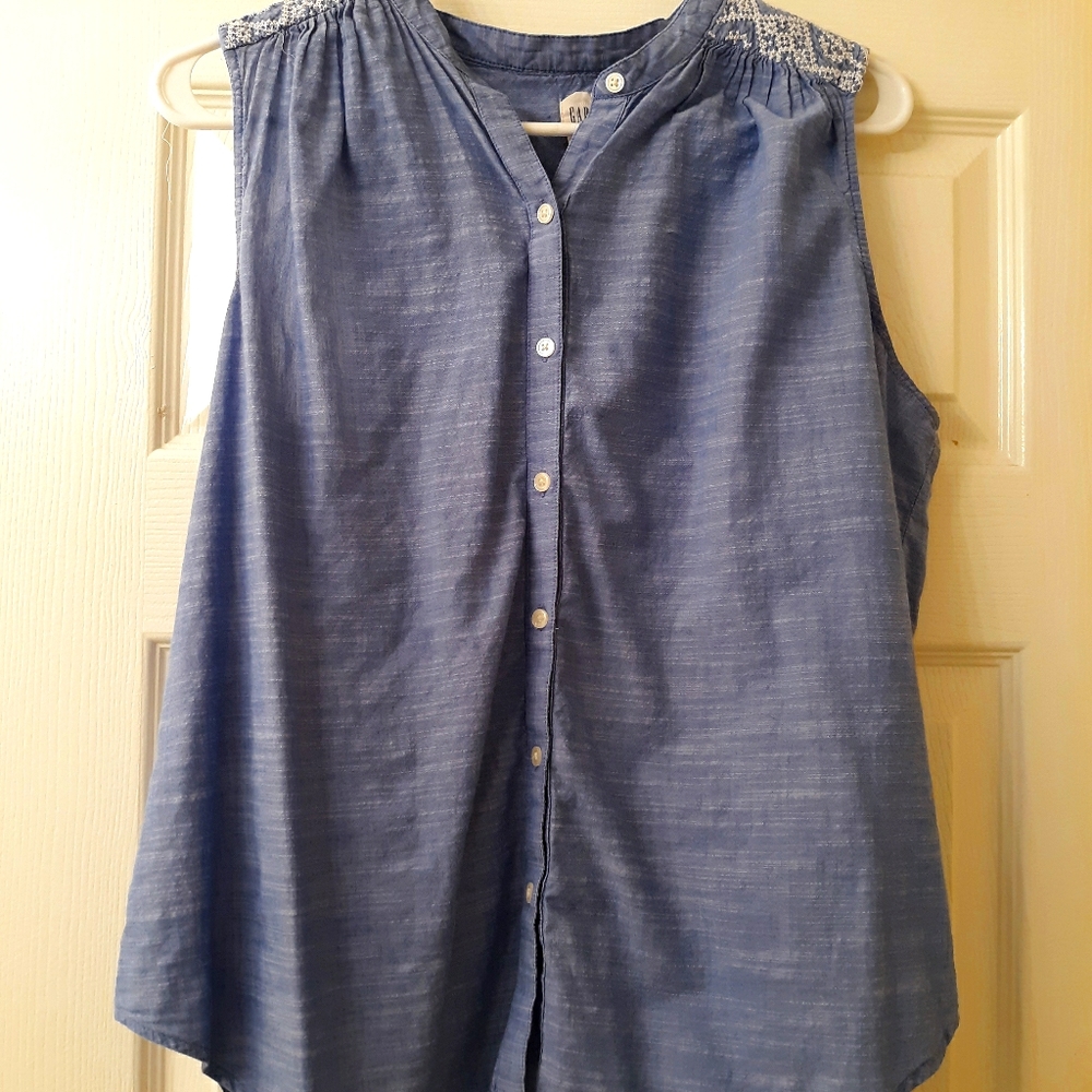 Gap Sleeveless Summer Shirt - L